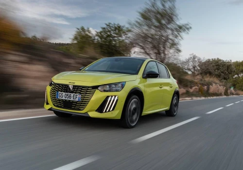 Top 10 samochodów we Francji. Peugeot 208 na szczycie. Renault Clio VI z mocną pozycją