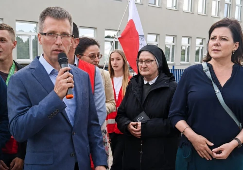 Różaniec przed szpitalem przy al. Kraśnickiej w Lublinie. Uczestnicy protestowali przeciwko aborcji