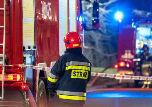 Potężny pożar hali w Płocku. Dym zasnuł całe miasto