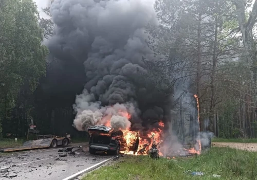 Osobówki spłonęły po zderzeniu z ciężarówką. Jeden z kierowców nie miał szans na ratunek