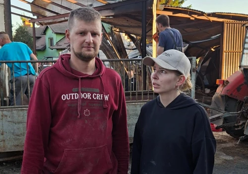 Rolnicy stracili dorobek życia. Pożar zniszczył magazyn, paszę i chlewnię