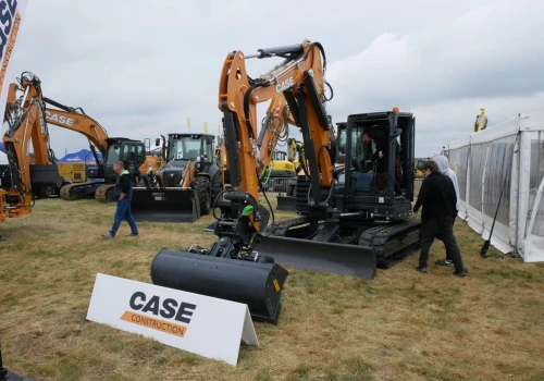 Dobrze zaprojektowana i nieźle wyceniona. Co potrafi koparka Case CX100E?