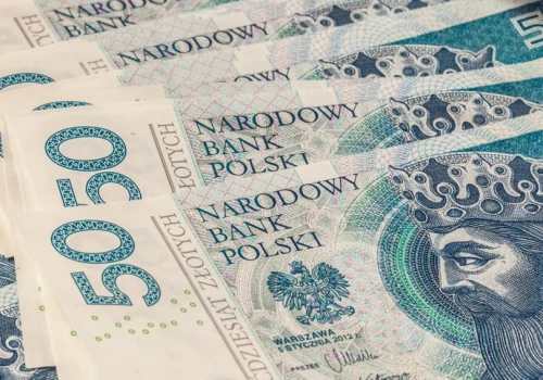 Premia geopolityczna blokuje złotego. Kurs euro o grosz od linii wsparcia