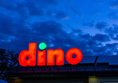 UOKiK zarzuca Dino Polska zmowę na rynku pracy. Blokada kierowców i kary liczone w milionach