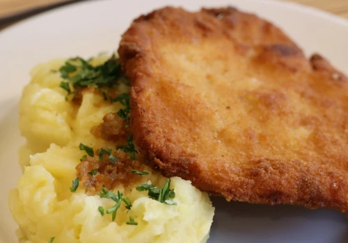 Catering dostarczy seniorom darmowe obiady do domu. Kto może skorzystać?