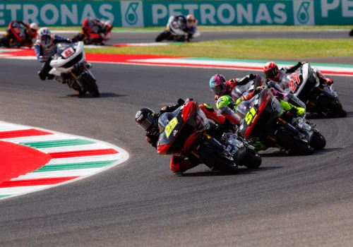 Bagger World Cup w Mugello. Andrea Iannone zadebiutował na Harleyu… i wygrał!