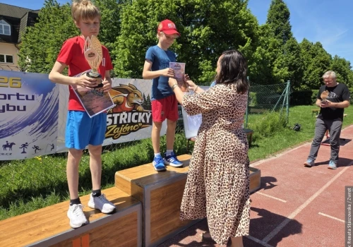 Bystrzycki Zając wystartował po raz pierwszy. Uczniowie rywalizowali na szkolnym boisku