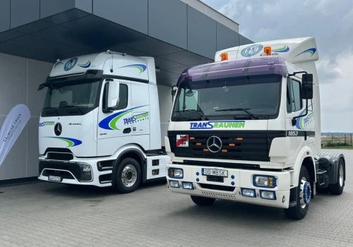 SK 1853 Grossraum i Actros L 1848 Procabin na odbiorze u opolskiego dealera