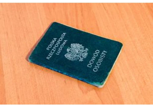 Nie wyrzucaj starego dowodu osobistego. Może pomóc przy emeryturze