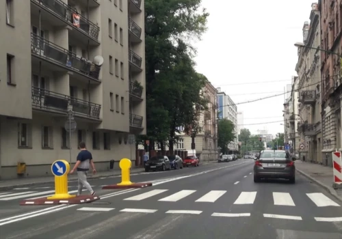Zakrwawiony mężczyzna leżał na ulicy w centrum Katowic. Twierdził, że został pobity
