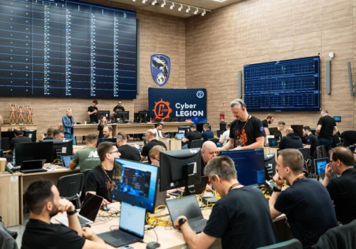 NATO sięga po wsparcie gigantów w cyberprzestrzeni. Jeden z nich jest z Europy