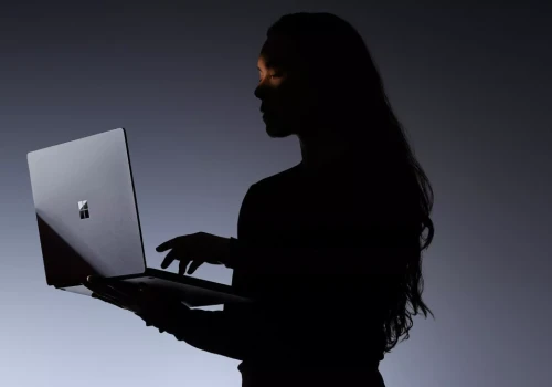 Microsoft pokazuje Surface Laptop Ultra. Napędza go nowy chip Nvidii.