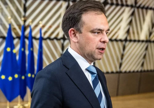 Weto oznacza straty dla budżetu? Domański krytykuje prezydenta