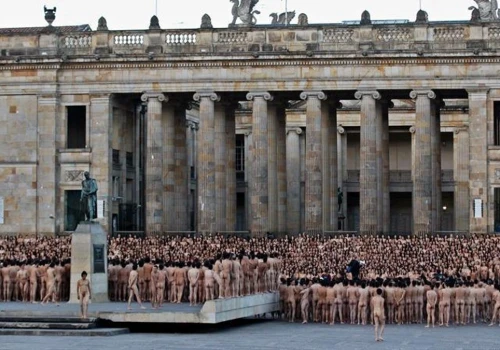 Spencer Tunick na Gran Canarii. Wielka instalacja artystyczna w obronie praw społeczności LGBTQ+