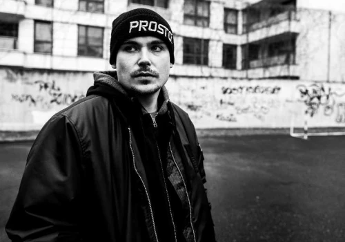 Hades wraca z płytą, przy której wszystko chce zrobić sam