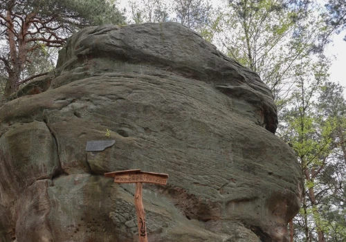 Tylko 2 godziny od Krakowa. Park zdrojowy i niezwykłe skały zachwycają