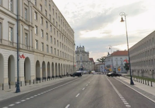 Królewska dołączy do zielonych ulic Warszawy. Szczegóły nasadzeń w miejscu, gdzie nie było drzew