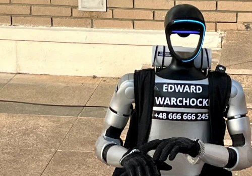 Edward Warchocki – robot, który podbił Polskę. Kim jest „Edek” i jak na nim zarabiać?