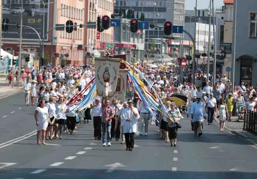 Zielona Góra. Procesja przejdzie przez centrum miasta, będą utrudnienia