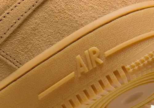 Nike wypuszcza Air Force 1 jak z miejskiej szafy sprzed lat. I właśnie dlatego mogą szybko zniknąć