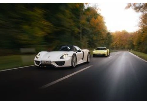 Test: Porsche 918 Spyder vs 911 Carrera 4 GTS - rodowód hybrydowej prędkości