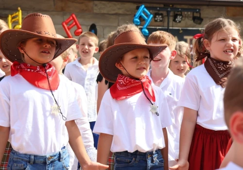 Festyn w Gródku połączył muzykę, taniec i szkolne pożegnania