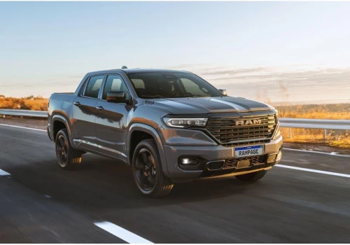 Ram oficjalną marką pick-upów na wielkim rodeo w Brazylii. Rampage i nowa Dakota jadą na Festa do Peão de Americana