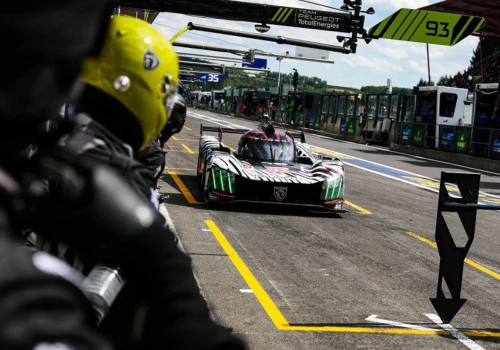 Peugeot świętuje 100 lat w Le Mans. Bolid 9X8 chce powalczyć o podium
