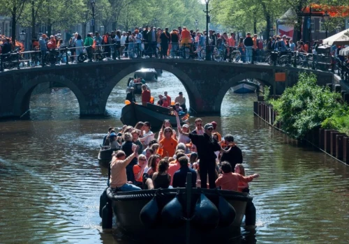 Turyści w Amsterdamie przesadzili. Mieszkańcy miasta pójdą do sądu