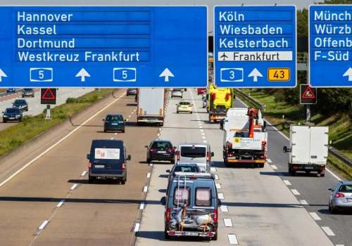 Liczby na znakach autostradowych. Niewielu kierowców wie, co one oznaczają