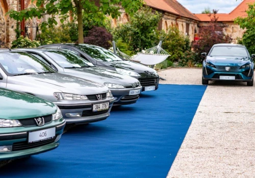 Peugeot 408 w Czechach z wyjątkową premierą. Od 402 do najnowszego 408 w jednym miejscu