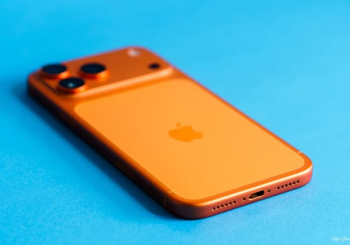 iPhone Ultra z zawiasem z ciekłego metalu, a bateria w 18 Pro skromniejsza niż myśleliśmy