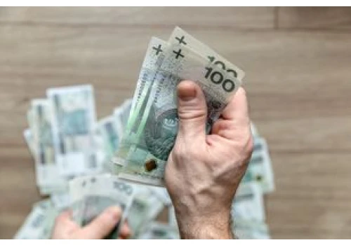 Chce od syna 500 zł/mies., bo ma niską emeryturę. Oto wyrok sądu