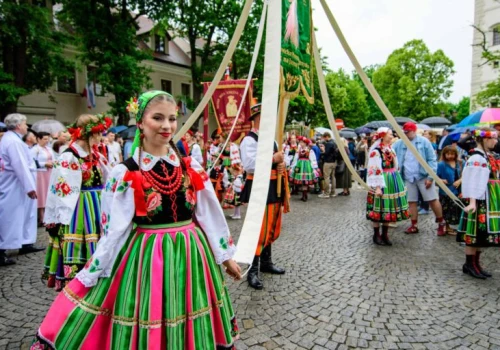 Boże Ciało 2026 w Łowiczu. Barwna procesja przeszła przez miasto