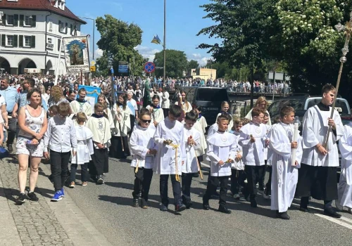 Procesje Bożego Ciała przeszły przez miasta i wioski woj. opolskiego
