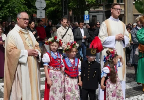 Ulicami centrum Katowic przeszła centralna procesja Bożego Ciała