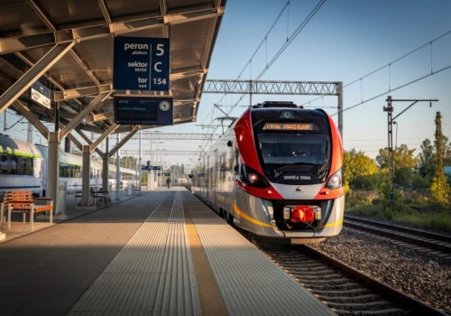 „Koncertowe lato z ŁKA”. Dodatkowe pociągi dla uczestników największych koncertów