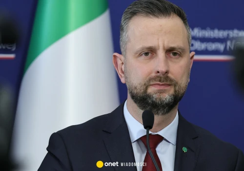 Szef MON reaguje na tekst Onetu. Uderza w BBN. 