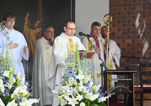 Boże Ciało ulicami Poznania. „Eucharystia nie należy do nas i to nie my jesteśmy jej centrum”