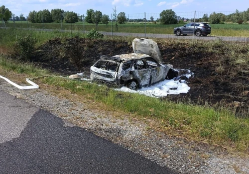 Auto spłonęło na S7 po kolizji