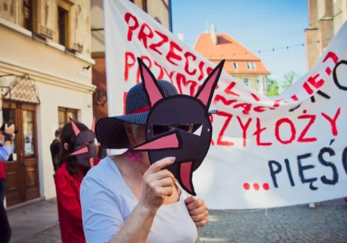 Dołącz do satyrykonowej akcji i odbierz wejściówkę na Kabaret Moralnego Niepokoju
