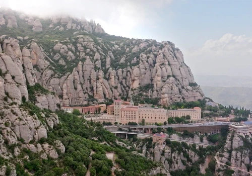 Sanktuarium w Montserrat: maryjna pobożność i benedyktyńska duchowość