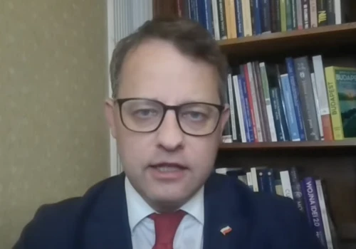 Romanowski ukrył się w TYM kraju? Uciekinier się przeliczył, ekspert ma dla niego złe wieści. „Komitet powitalny na Okęciu”