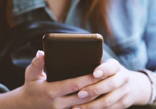 Twój telefon cię nie podsłuchuje. To stąd 