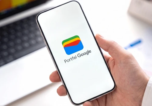 Google goni mObywatela. Ale to nie cyfrowe dokumenty przyciągną Polaków