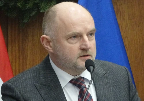 Marszałek nagle idzie na ustępstwa wobec uczelni