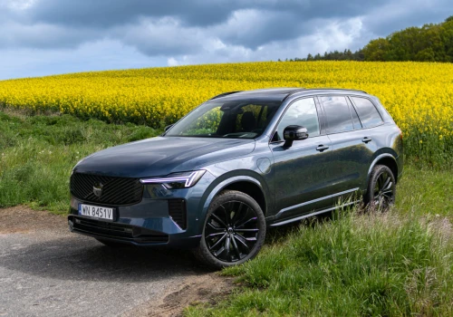 Volvo XC90 T8 AWD Polestar Plug-in Black Edition. SUV, który bardziej rozpieszcza niż udaje sportowca