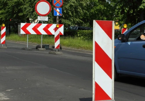 Będą naprawiać jezdnię po gwarancji. Nocne utrudnienia na trasie do Nowej Huty