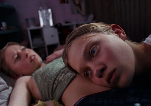Co za dużo to niezdrowo. Czym jest friend bombing?