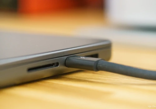 MacBook Ultra może zapoczątkować branżową rewolucję w ekranach OLED dla laptopów